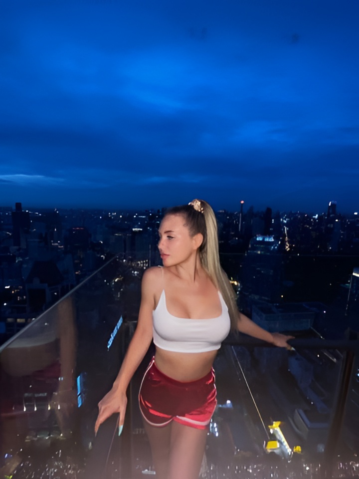 Лаура привлекательная девушка из Фрязево цена от 2500 руб